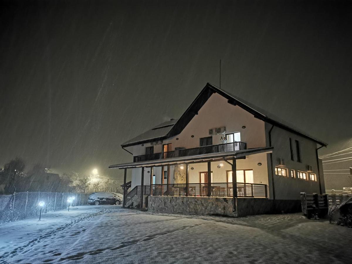Hotel Mateo Transalpina à Săsciori Extérieur photo