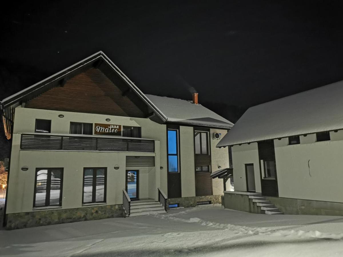 Hotel Mateo Transalpina à Săsciori Extérieur photo