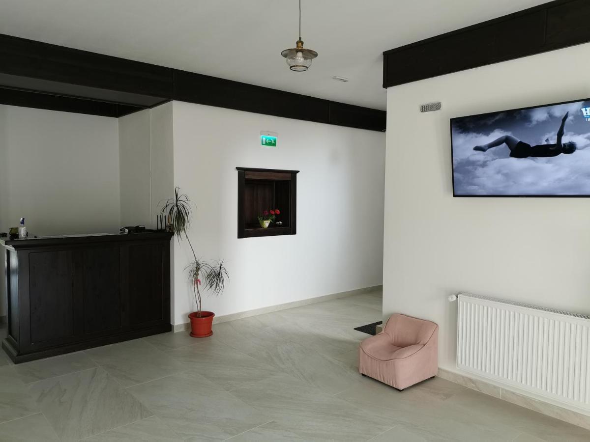 Hotel Mateo Transalpina à Săsciori Extérieur photo