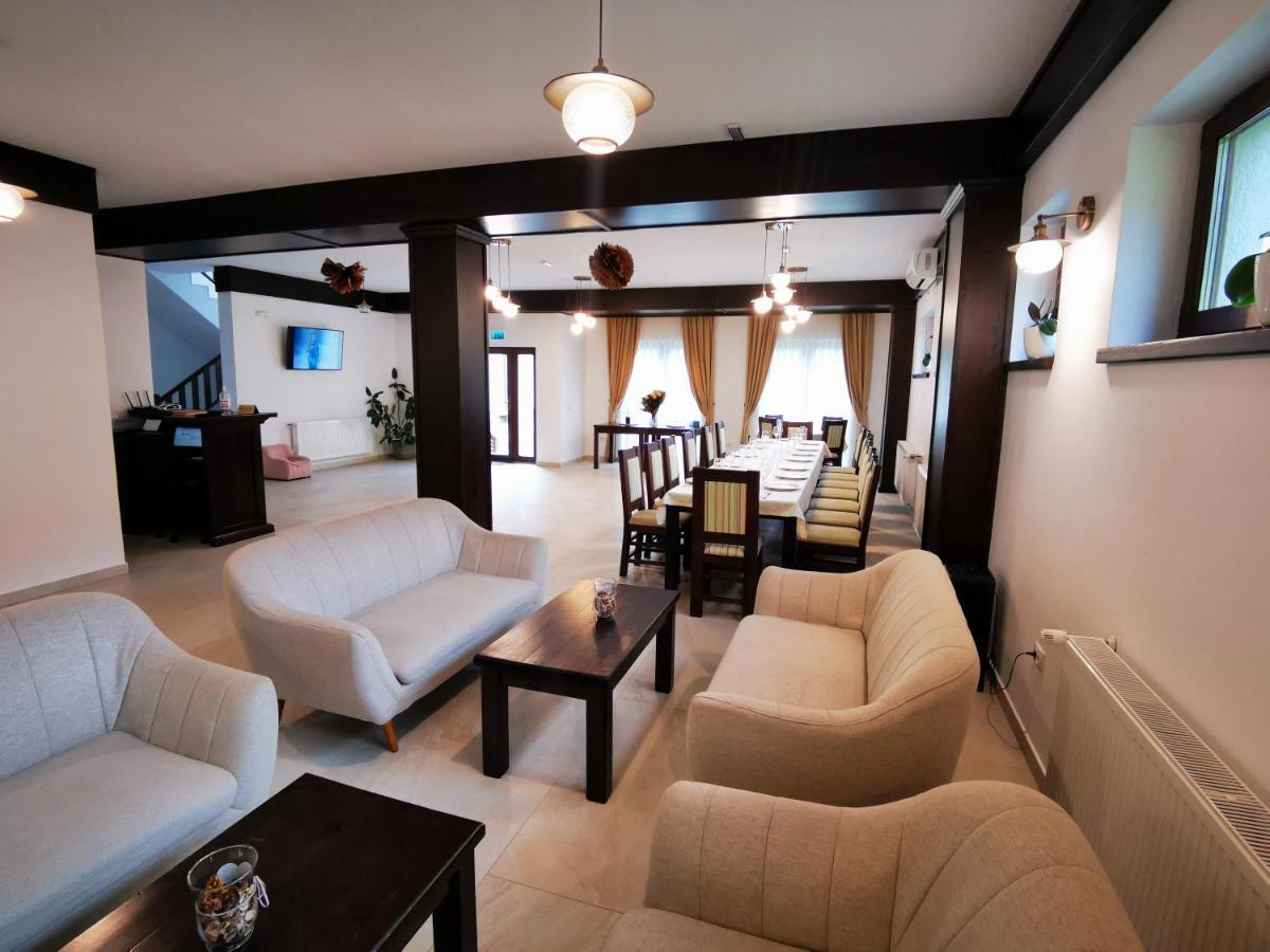 Hotel Mateo Transalpina à Săsciori Extérieur photo